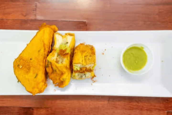 Bread Pakoras with Stuffed Aaloo