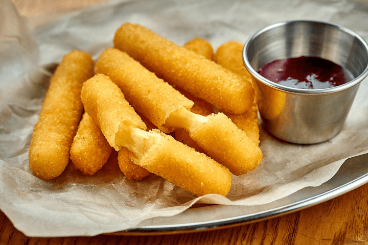 34. Mozzarella Stick (8 Pieces)