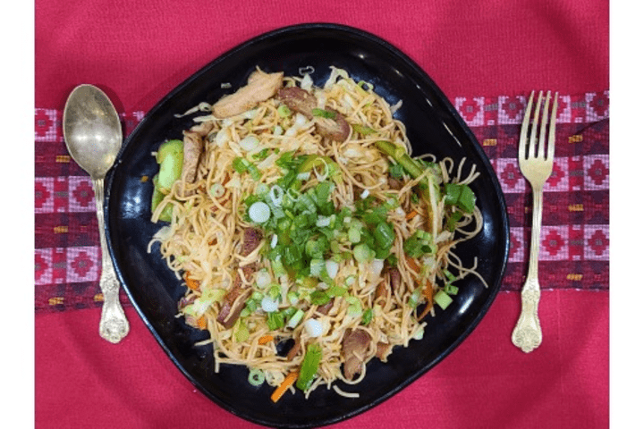 Chicken Hakka Noodles (Chowmein)