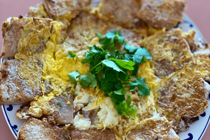 30. Fried Taro Flour Cake with Egg Peanut